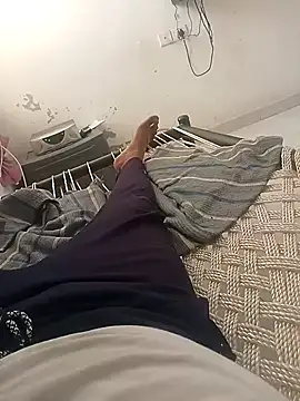 Snapshot of meenahotdarling chatting on 09-25-25, 02:37 meenahotdarling online show from 09-25-25, 02:37