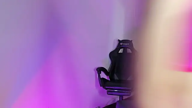 Snapshot of chiky_williams chatting on 09-20-25, 12:39 chiky williams online show from 09-20-25, 12:39