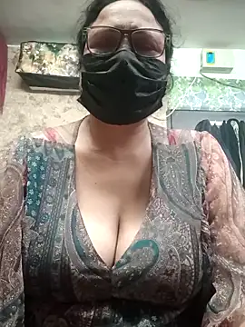 Snapshot of thehotlady chatting on 02-06-26, 03:22 thehotlady online show from 02-06-26, 03:22