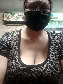 Snapshot of thehotlady chatting on 02-14-26, 03:25 thehotlady online show from 02-14-26, 03:25