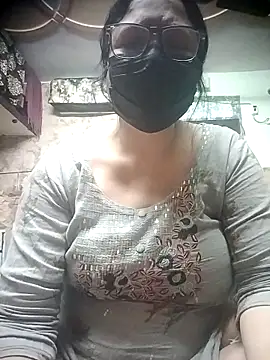 Snapshot of thehotlady chatting on 02-24-26, 07:01 thehotlady online show from 02-24-26, 07:01