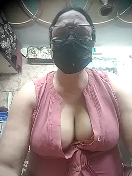 Snapshot of thehotlady chatting on 03-11-26, 06:47 thehotlady online show from 03-11-26, 06:47