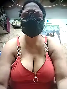 Snapshot of thehotlady chatting on 03-13-26, 06:31 thehotlady online show from 03-13-26, 06:31