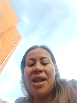 LaraCaliente online show from 10-28-25, 10:23