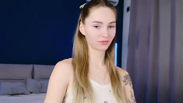 Snapshot of Melloudy chatting on 10-28-25, 06:39 Melloudy online show from 10-28-25, 06:39