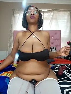 Snapshot of YummyChocTits chatting on 10-17-25, 08:28 YummyChocTits online show from 10-17-25, 08:28