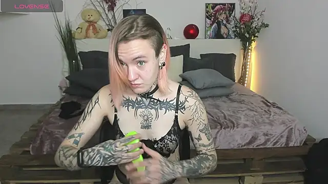 Snapshot of MonikaLowww chatting on 09-22-25, 10:06 MonikaLowww online show from 09-22-25, 10:06