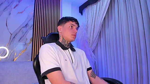 Declan-Fox online show from 10-23-25, 05:07