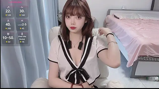 Snapshot of Lucky_Cici chatting on 10-01-25, 11:44 Lucky Cici online show from 10-01-25, 11:44