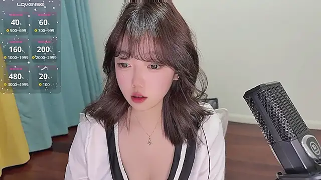 Snapshot of Lucky_Cici chatting on 12-14-25, 06:34 Lucky Cici online show from 12-14-25, 06:34