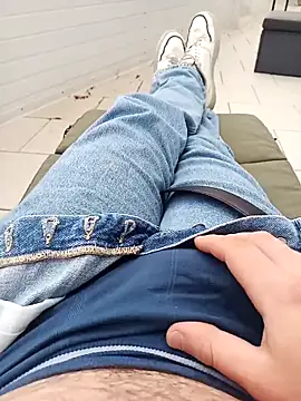 Snapshot of fullystroked chatting on 09-22-25, 12:18 fullystroked online show from 09-22-25, 12:18