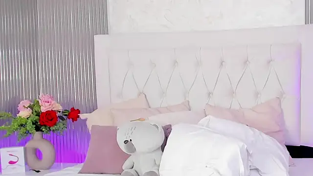 Snapshot of MelodySweetHoney chatting on 11-18-25, 03:27 MelodySweetHoney online show from 11-18-25, 03:27