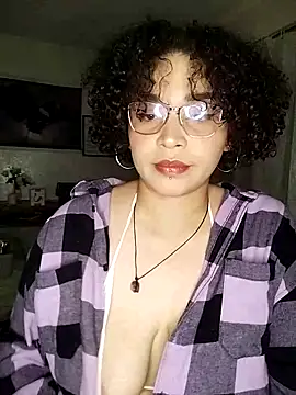 Snapshot of Julie_wallace chatting on 10-05-25, 12:31 Julie wallace online show from 10-05-25, 12:31