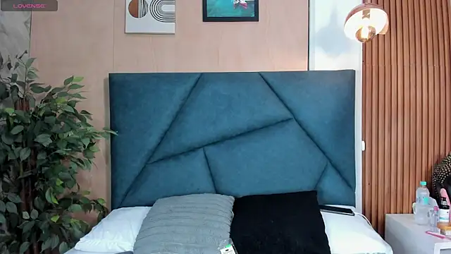 Snapshot of VictoriaHarriss chatting on 11-11-25, 12:38 VictoriaHarriss online show from 11-11-25, 12:38