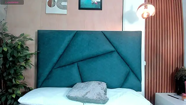 Snapshot of VictoriaHarriss chatting on 12-16-25, 12:32 VictoriaHarriss online show from 12-16-25, 12:32