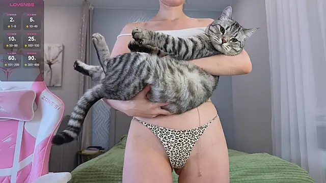 Snapshot of Madison_Davies_ chatting on 10-15-25, 04:01 Madison Davies  online show from 10-15-25, 04:01