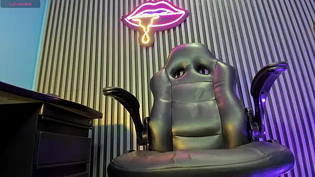 kevinn blue1 online show from 10-22-25, 09:14