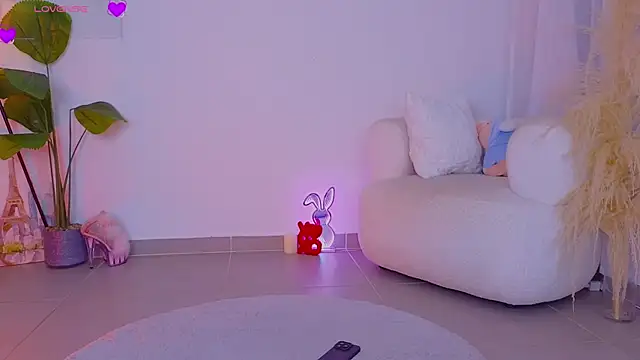 Snapshot of violetssweet chatting on 10-03-25, 01:24 violetssweet online show from 10-03-25, 01:24