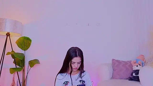 Snapshot of violetssweet chatting on 10-06-25, 01:14 violetssweet online show from 10-06-25, 01:14