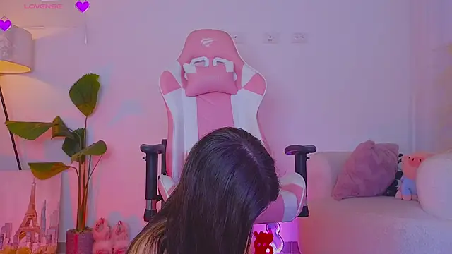 Snapshot of violetssweet chatting on 10-08-25, 01:14 violetssweet online show from 10-08-25, 01:14