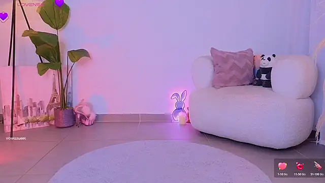 Snapshot of violetssweet chatting on 10-24-25, 01:03 violetssweet online show from 10-24-25, 01:03