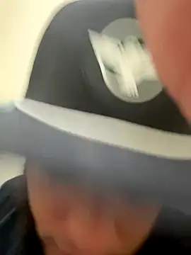 LeoPR00 online show from 10-17-25, 04:09