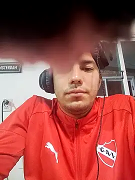 Snapshot of pareja076 chatting on 10-25-25, 03:47 pareja076 online show from 10-25-25, 03:47