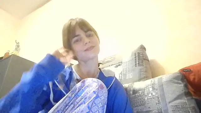 Snapshot of Loriven chatting on 10-02-25, 07:21 Loriven online show from 10-02-25, 07:21