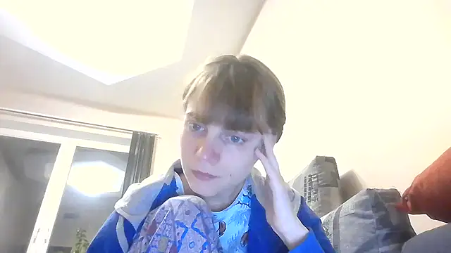 Snapshot of Loriven chatting on 10-28-25, 06:43 Loriven online show from 10-28-25, 06:43