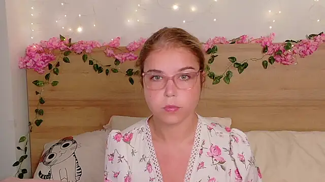 Lilith Bonheur online show from 10-16-25, 08:10