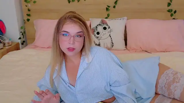 Lilith Bonheur online show from 11-23-25, 05:57