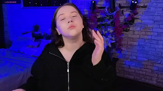 Selena Muse online show from 11-27-25, 05:31