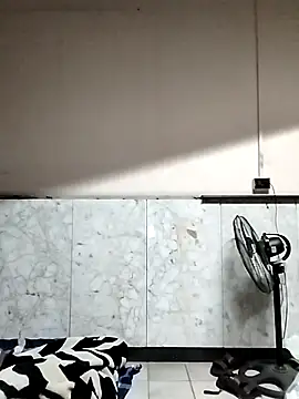 Snapshot of Kwasi-a chatting on 11-08-25, 04:23 Kwasi-a online show from 11-08-25, 04:23