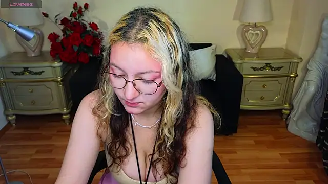 JuicyLullu online show from 09-17-25, 04:14