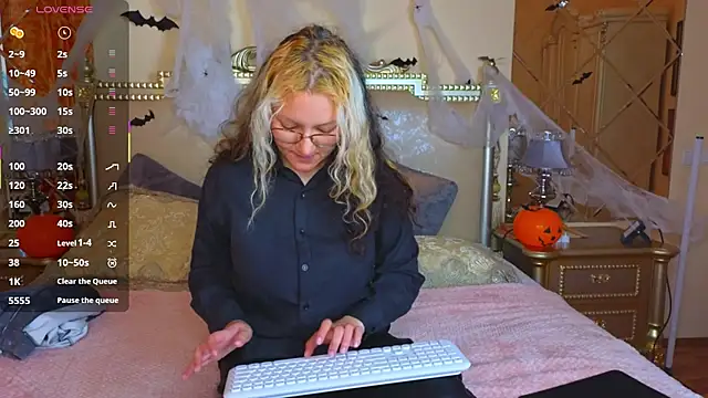 JuicyLullu online show from 10-19-25, 05:52