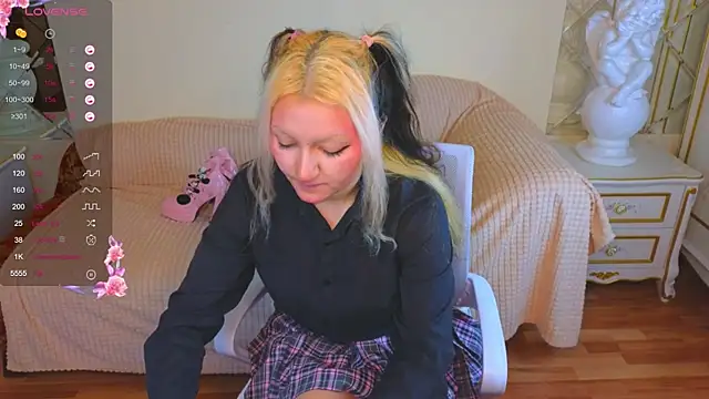 JuicyLullu online show from 11-15-25, 11:40