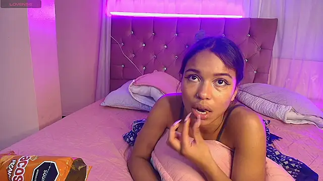 Snapshot of Dakashyten chatting on 11-16-25, 04:18 Dakashyten online show from 11-16-25, 04:18