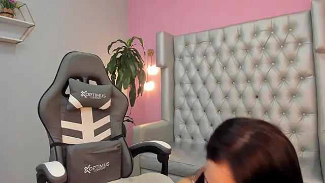 sofi  18  online show from 10-17-25, 06:21