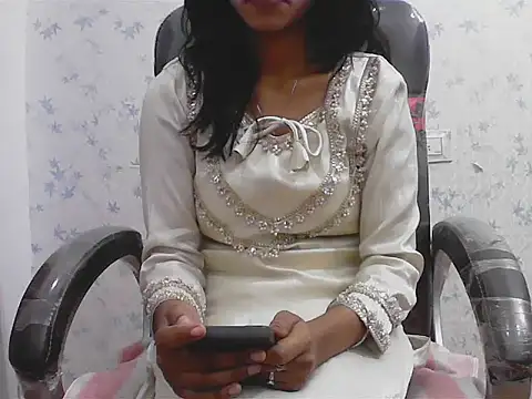 Snapshot of short_girl_ chatting on 04-10-26, 04:33 short girl online show from 04-10-26, 04:33