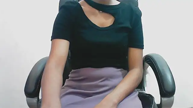 Snapshot of short_girl_ chatting on 05-19-26, 05:08 short girl online show from 05-19-26, 05:08
