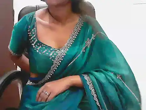 Snapshot of short_girl_ chatting on 06-01-26, 05:03 short girl online show from 06-01-26, 05:03