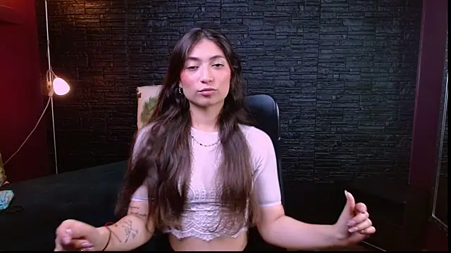 Snapshot of Lizzie_Collin chatting on 09-17-25, 01:35 Lizzie Collin online show from 09-17-25, 01:35