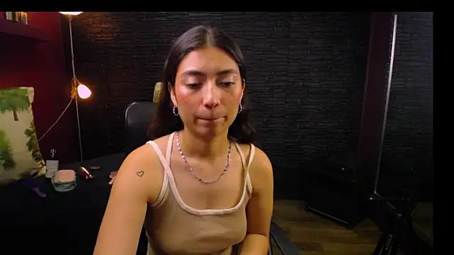 Snapshot of Lizzie_Collin chatting on 09-29-25, 01:38 Lizzie Collin online show from 09-29-25, 01:38