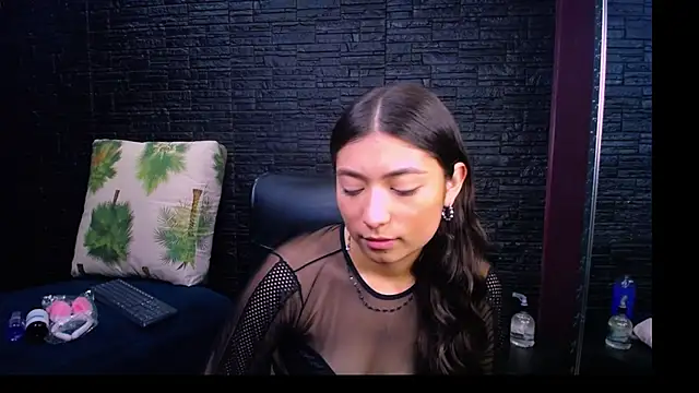 Snapshot of Lizzie_Collin chatting on 10-11-25, 01:20 Lizzie Collin online show from 10-11-25, 01:20