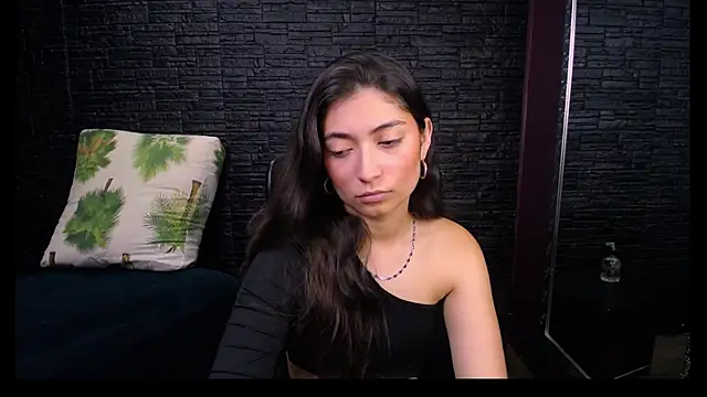 Snapshot of Lizzie_Collin chatting on 10-21-25, 01:56 Lizzie Collin online show from 10-21-25, 01:56