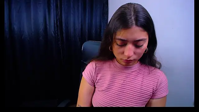 Snapshot of Lizzie_Collin chatting on 10-25-25, 02:24 Lizzie Collin online show from 10-25-25, 02:24