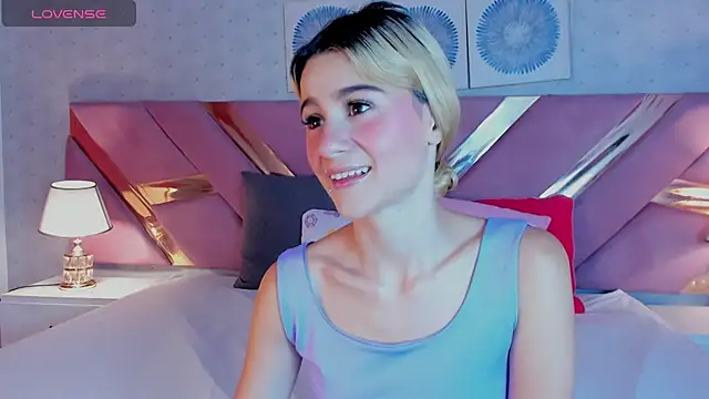 Snapshot of ChloeLaurentt chatting on 11-12-25, 01:22 ChloeLaurentt online show from 11-12-25, 01:22