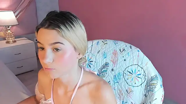 Snapshot of ChloeLaurentt chatting on 11-21-25, 02:49 ChloeLaurentt online show from 11-21-25, 02:49