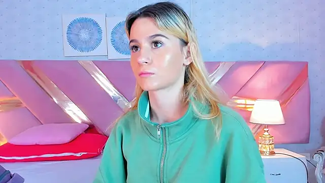 Snapshot of ChloeLaurentt chatting on 12-04-25, 02:15 ChloeLaurentt online show from 12-04-25, 02:15