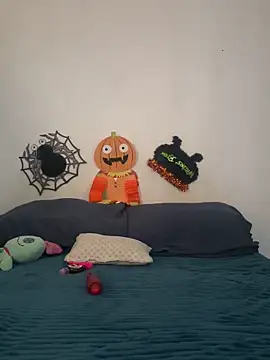 Nicol X online show from 10-16-25, 05:25